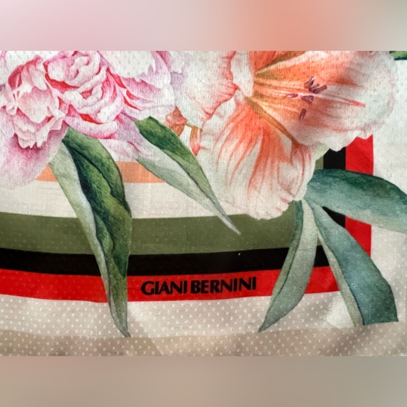 🌸🪷GIANI BERNINI Signature Tropical Hibiscus Floral Print Scarf—Est. 25.5”x 71” - Picture 9 of 16